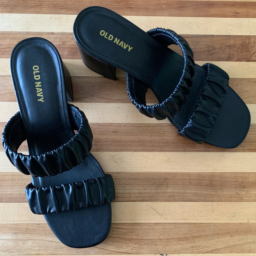 Old Navy Black Heels Sleek Design